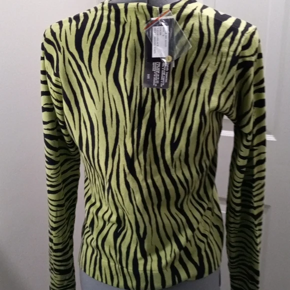 NWT City Silk Sz Small, Silk Lizard Black Sweater, Button Front. - Picture 6 of 8